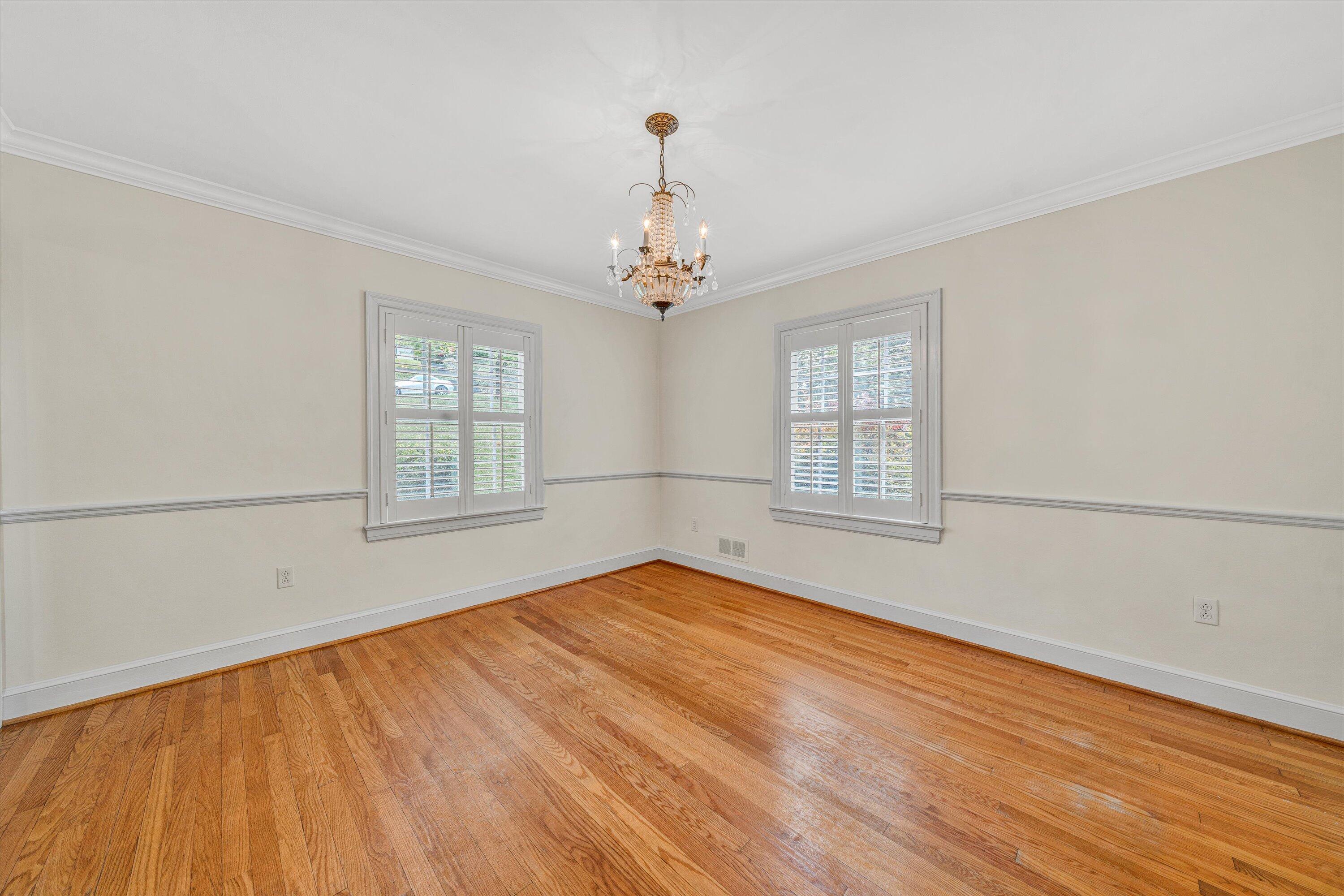 2833 Longview Avenue Southwest Roanoke, VA 24014 - Photo 19 of 53 21-DSC00214