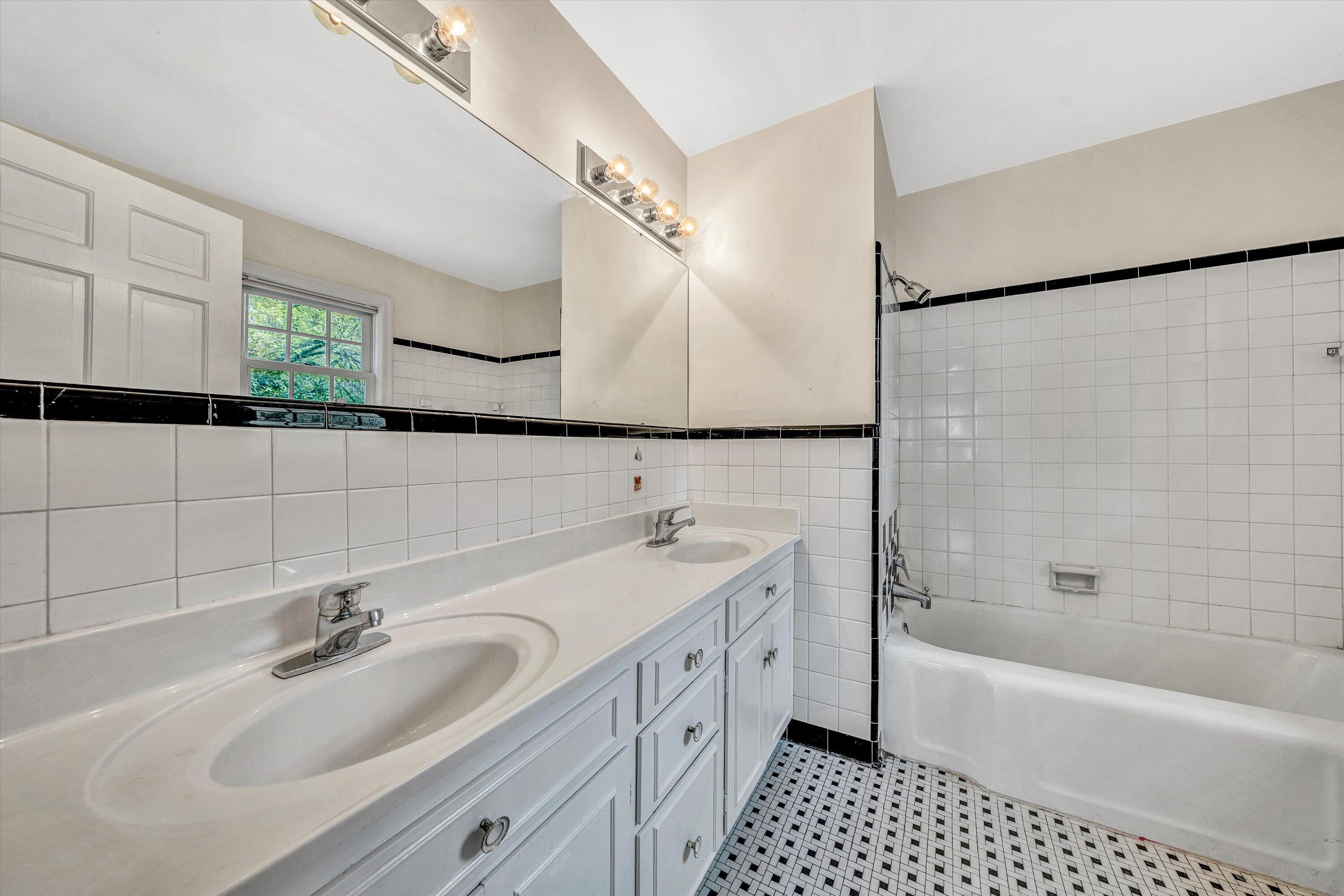 2833 Longview Avenue Southwest Roanoke, VA 24014 - Photo 27 of 53 29-DSC00238