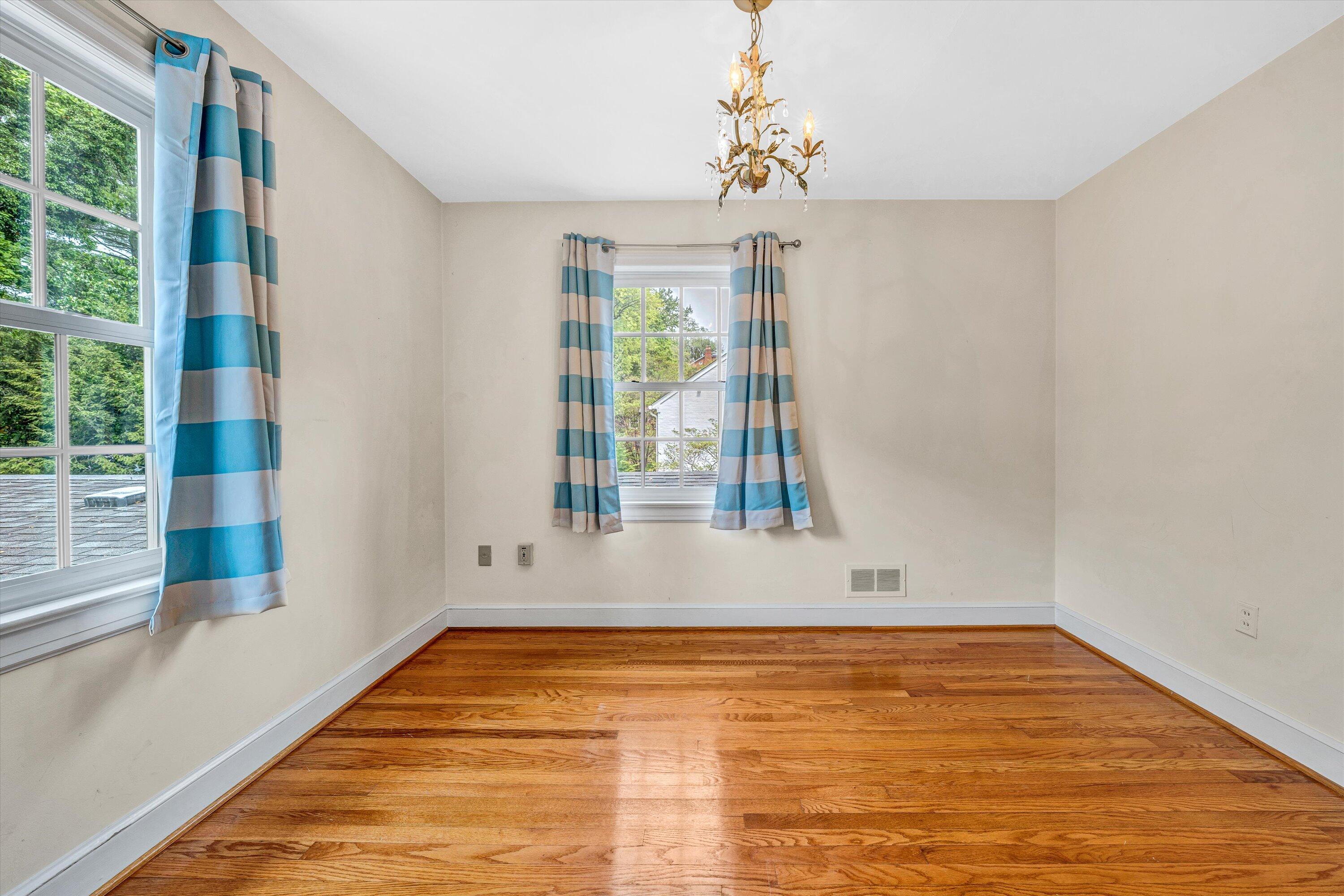 2833 Longview Avenue Southwest Roanoke, VA 24014 - Photo 29 of 53 31-DSC00244