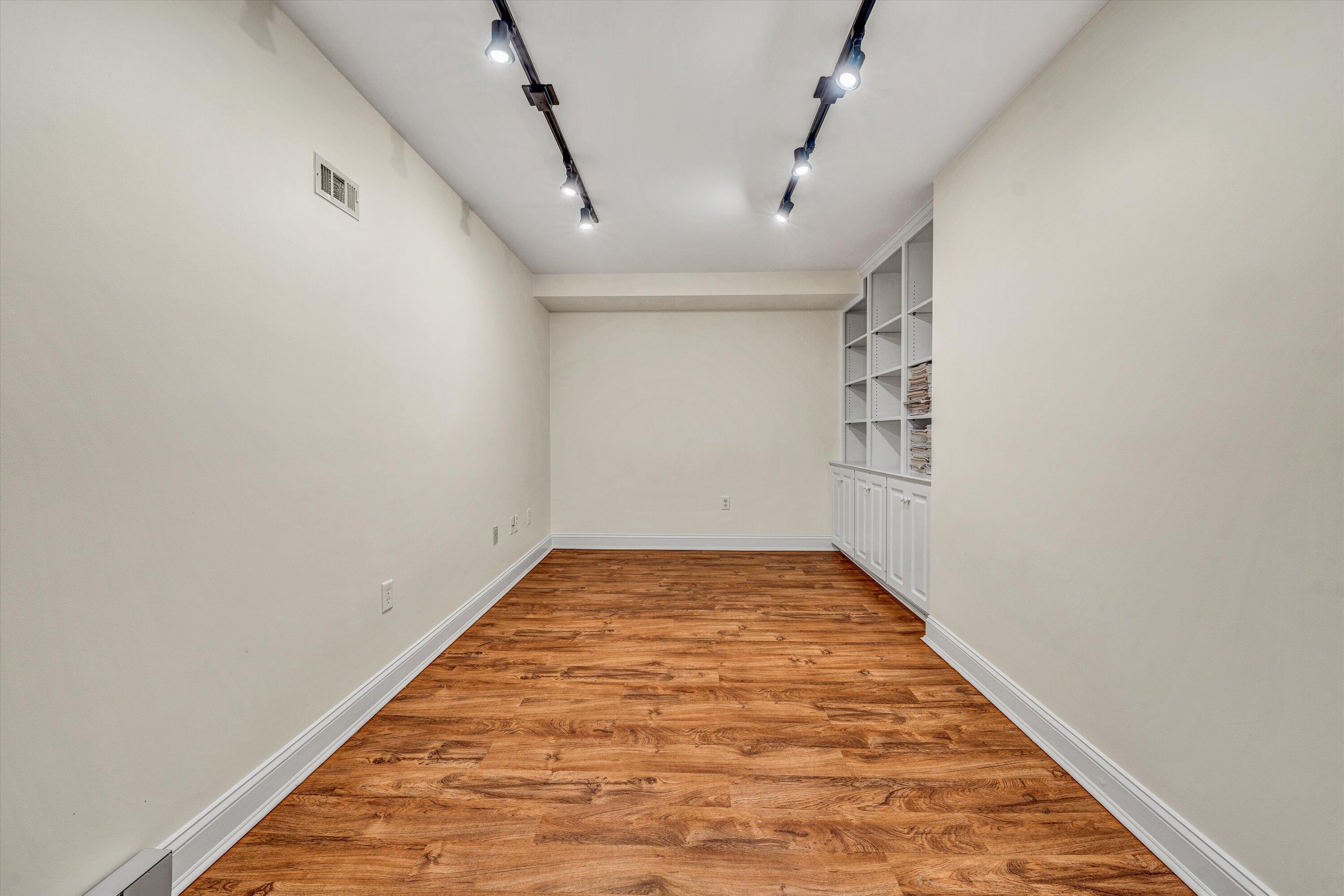 2833 Longview Avenue Southwest Roanoke, VA 24014 - Photo 39 of 53 41-DSC00277