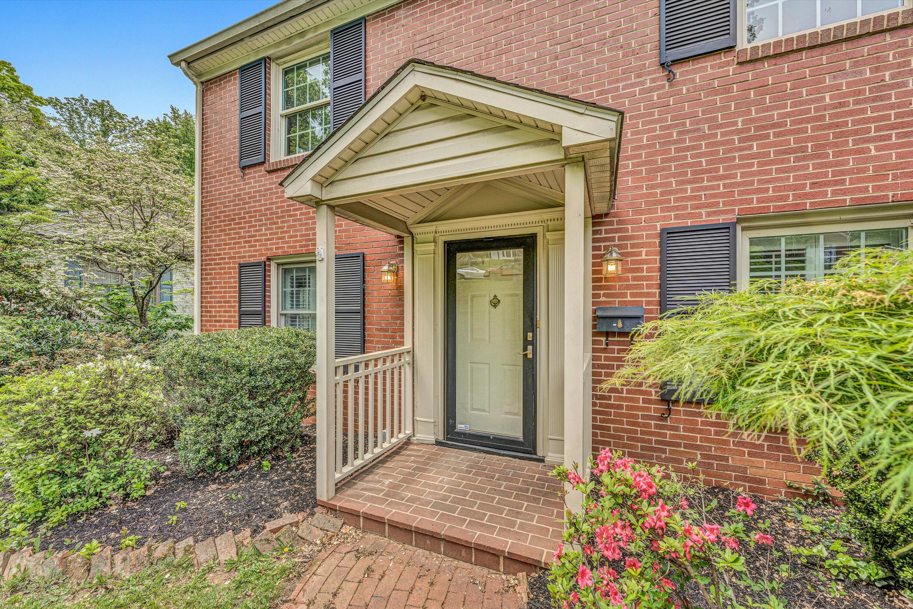 2833 Longview Avenue Southwest Roanoke, VA 24014 - Photo 4 of 53 04-DSC00316