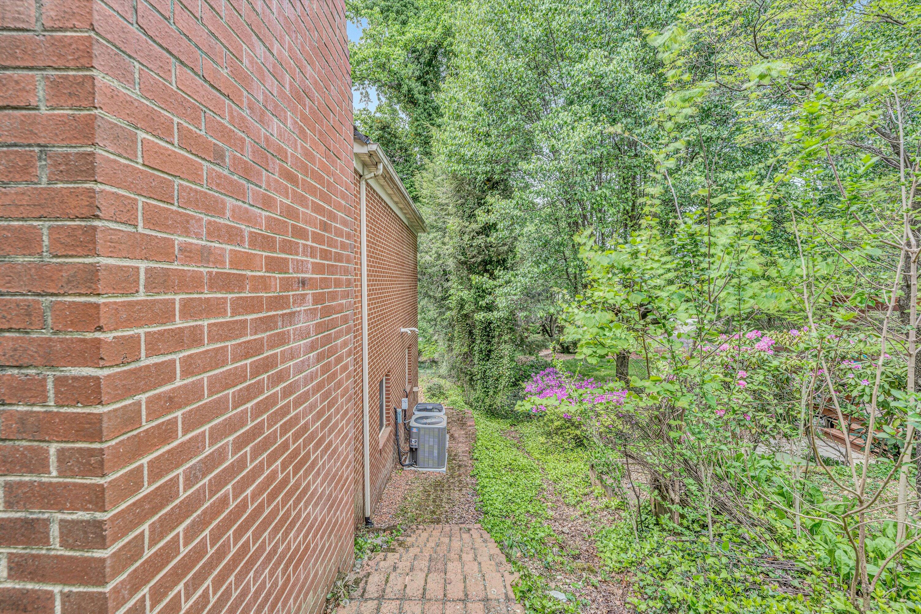 2833 Longview Avenue Southwest Roanoke, VA 24014 - Photo 51 of 53 53-DSC00313
