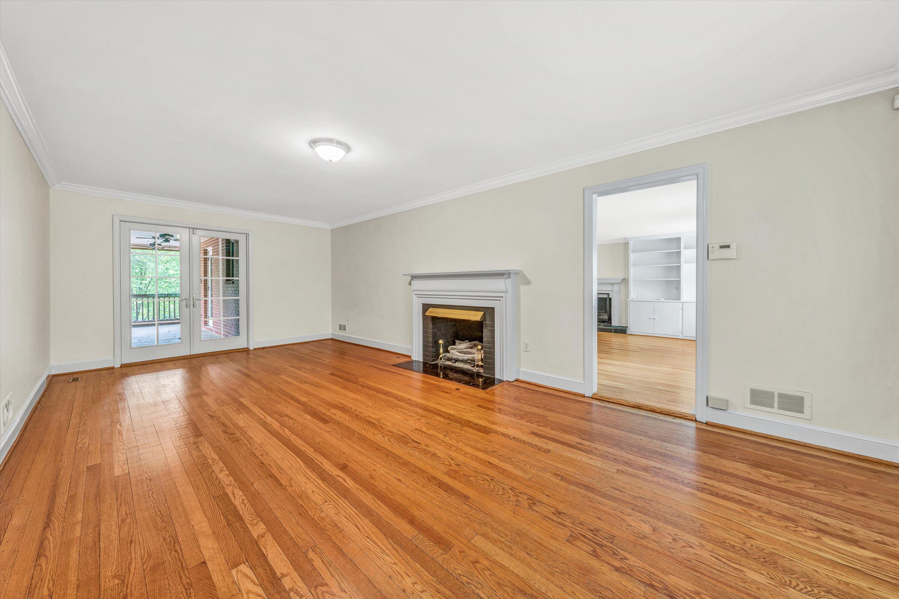 2833 Longview Avenue Southwest Roanoke, VA 24014 - Photo 6 of 53 06-DSC00169