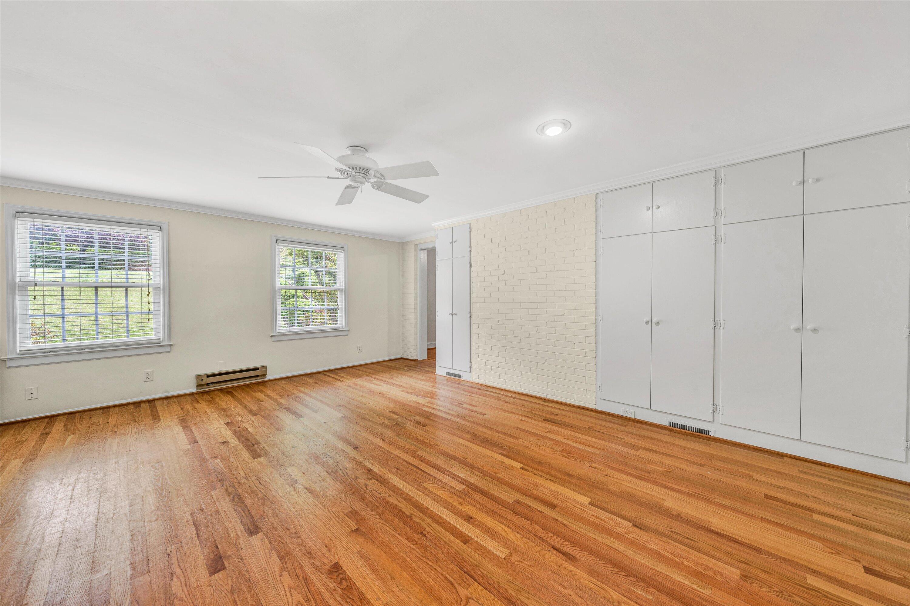 2833 Longview Avenue Southwest Roanoke, VA 24014 - Photo 7 of 53 09-DSC00178