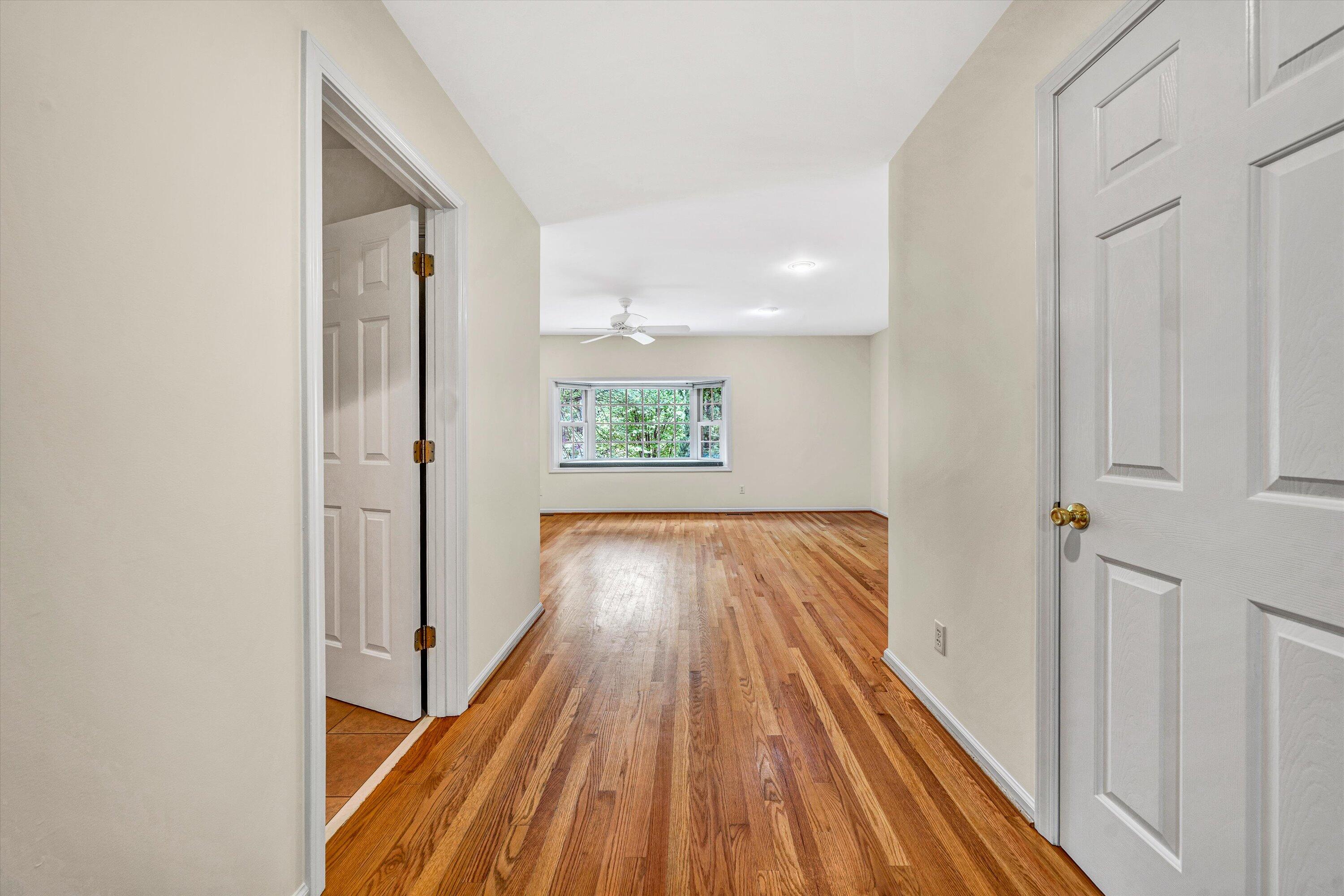 2833 Longview Avenue Southwest Roanoke, VA 24014 - Photo 8 of 53 10-DSC00181
