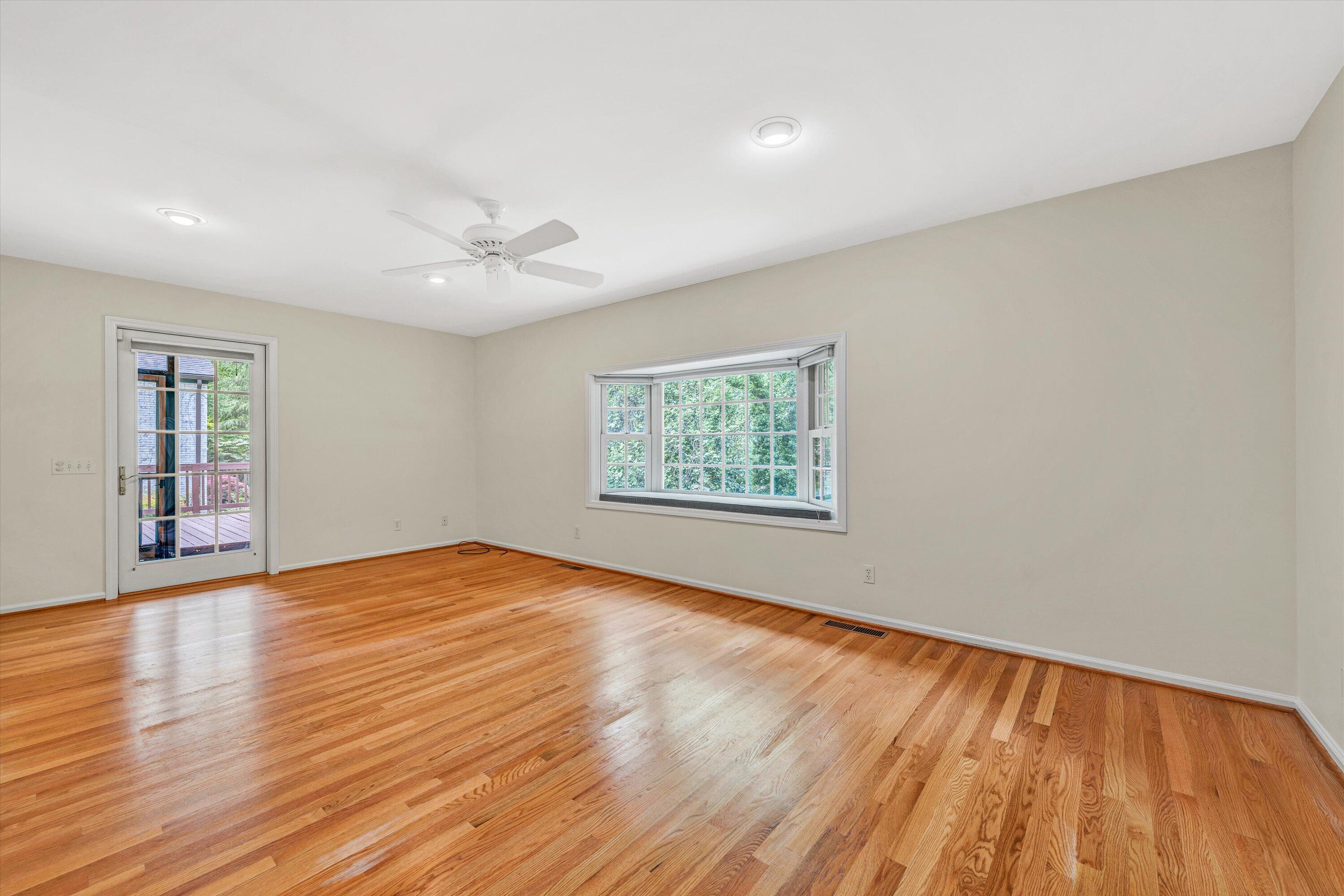 2833 Longview Avenue Southwest Roanoke, VA 24014 - Photo 9 of 53 11-DSC00184