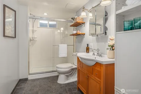 $1,250,000 | 2600 West Howe Street, Seattle, WA 98199