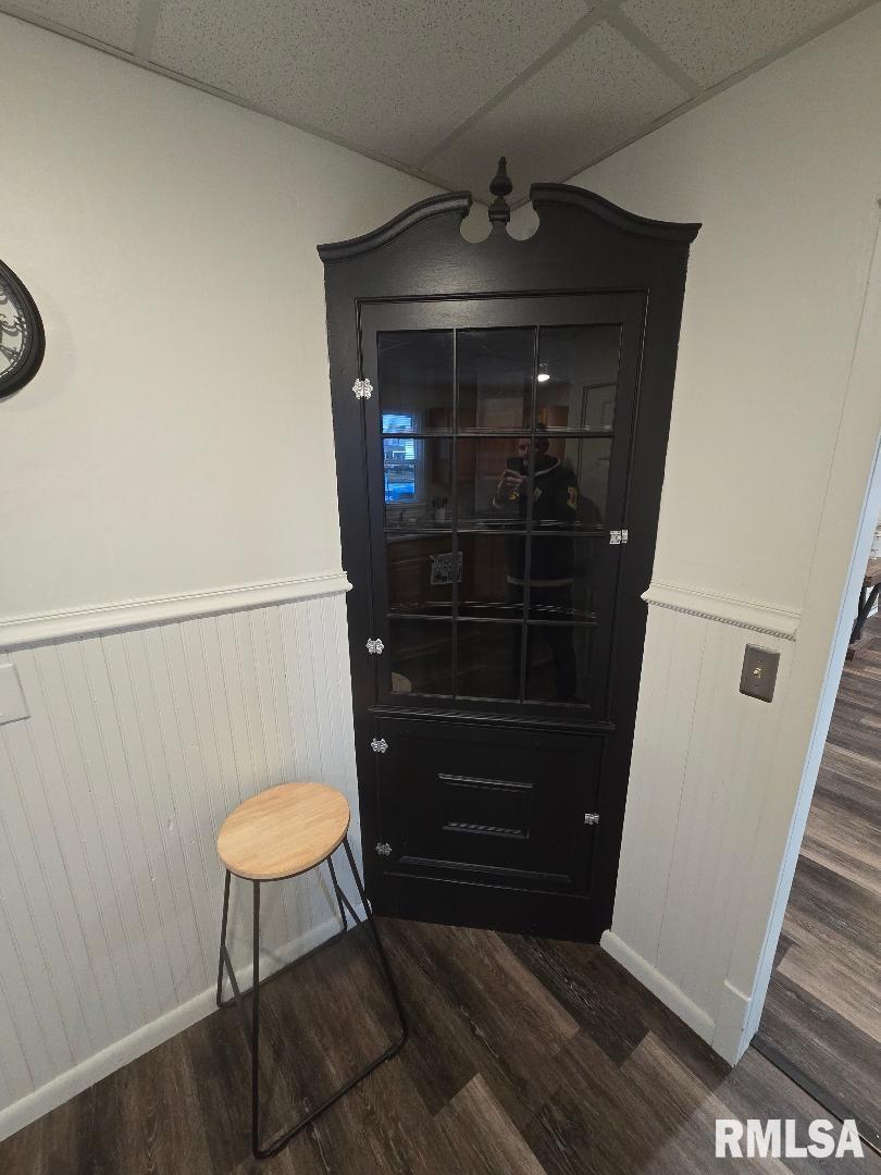 418 19th Avenue North Clinton, IA 52732 - Photo 16 of 28 a view of a walk in closet