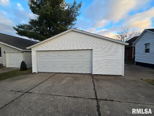 a view of backyard of house