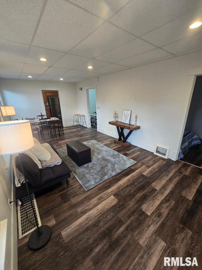 418 19th Avenue North Clinton, IA 52732 - Photo 7 of 28 a living room with furniture