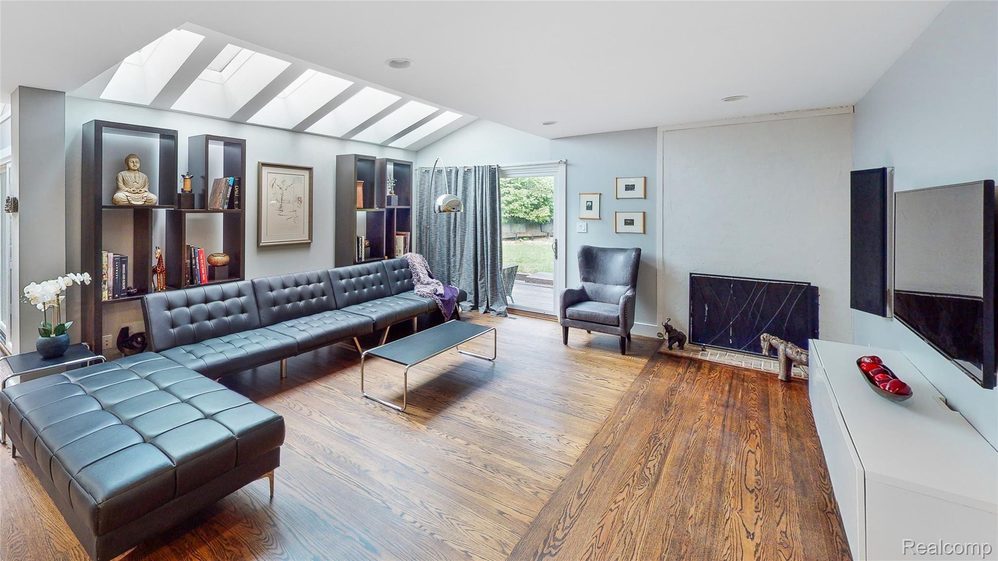 475 Goodhue Road Bloomfield Hills, MI 48304 - Photo 14 of 84 Welcome-To-475-Goodhue-Court-13-Family-Room.jpg