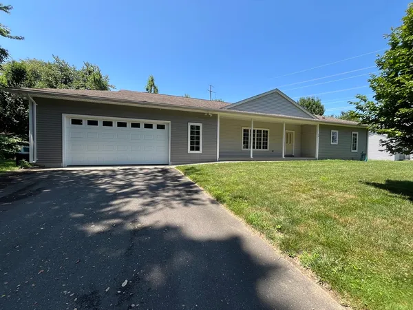 $2,400 | 20 Gaspee Street, Chicopee, MA 01013