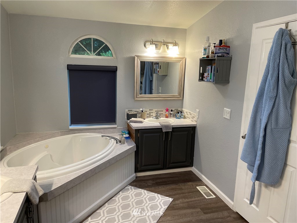 11321 Angeline Road East Bonney Lake, WA 98391 - Photo 15 of 30 Gallery Image 15