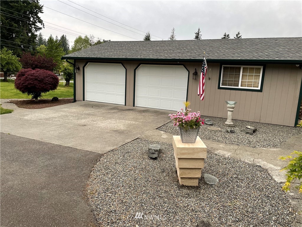 11321 Angeline Road East Bonney Lake, WA 98391 - Photo 5 of 30 Gallery Image 5