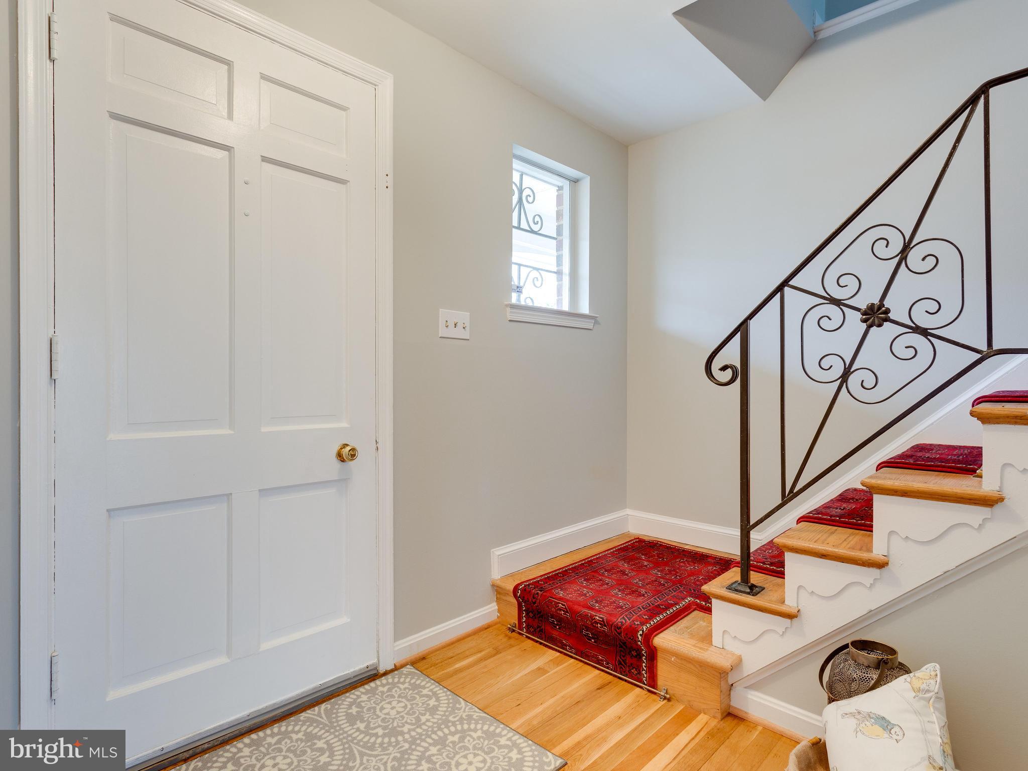 6903 Rolling Road Springfield, VA 22152 - Photo 2 of 29 Foyer