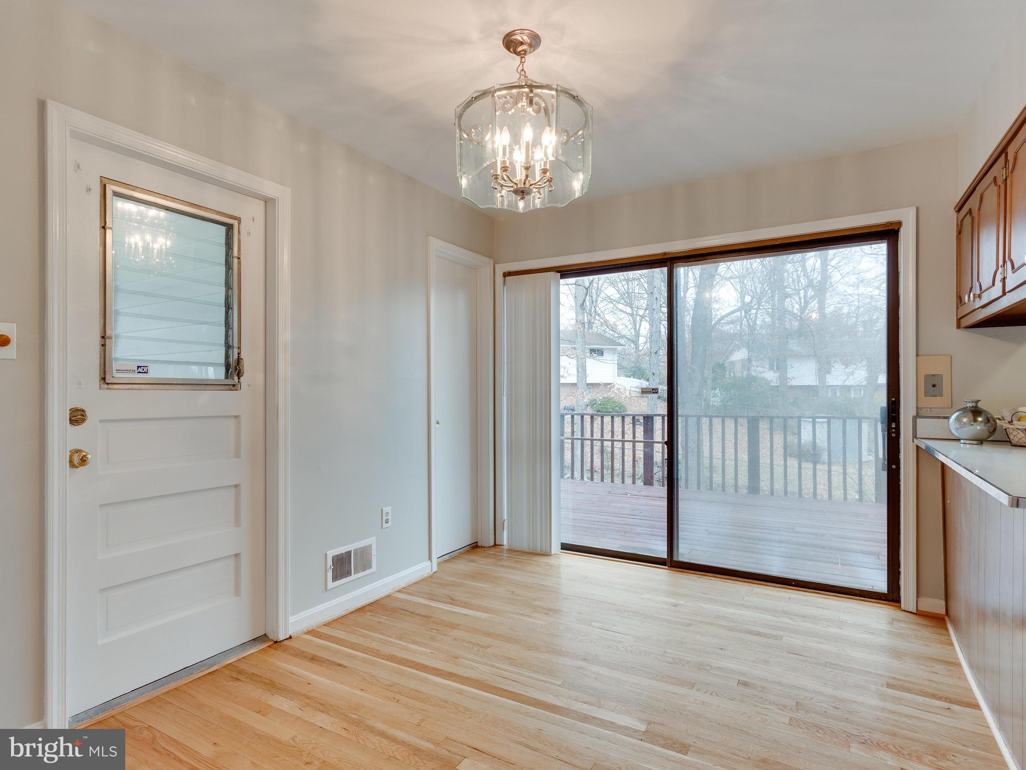 6903 Rolling Road Springfield, VA 22152 - Photo 12 of 29 Interior (General)