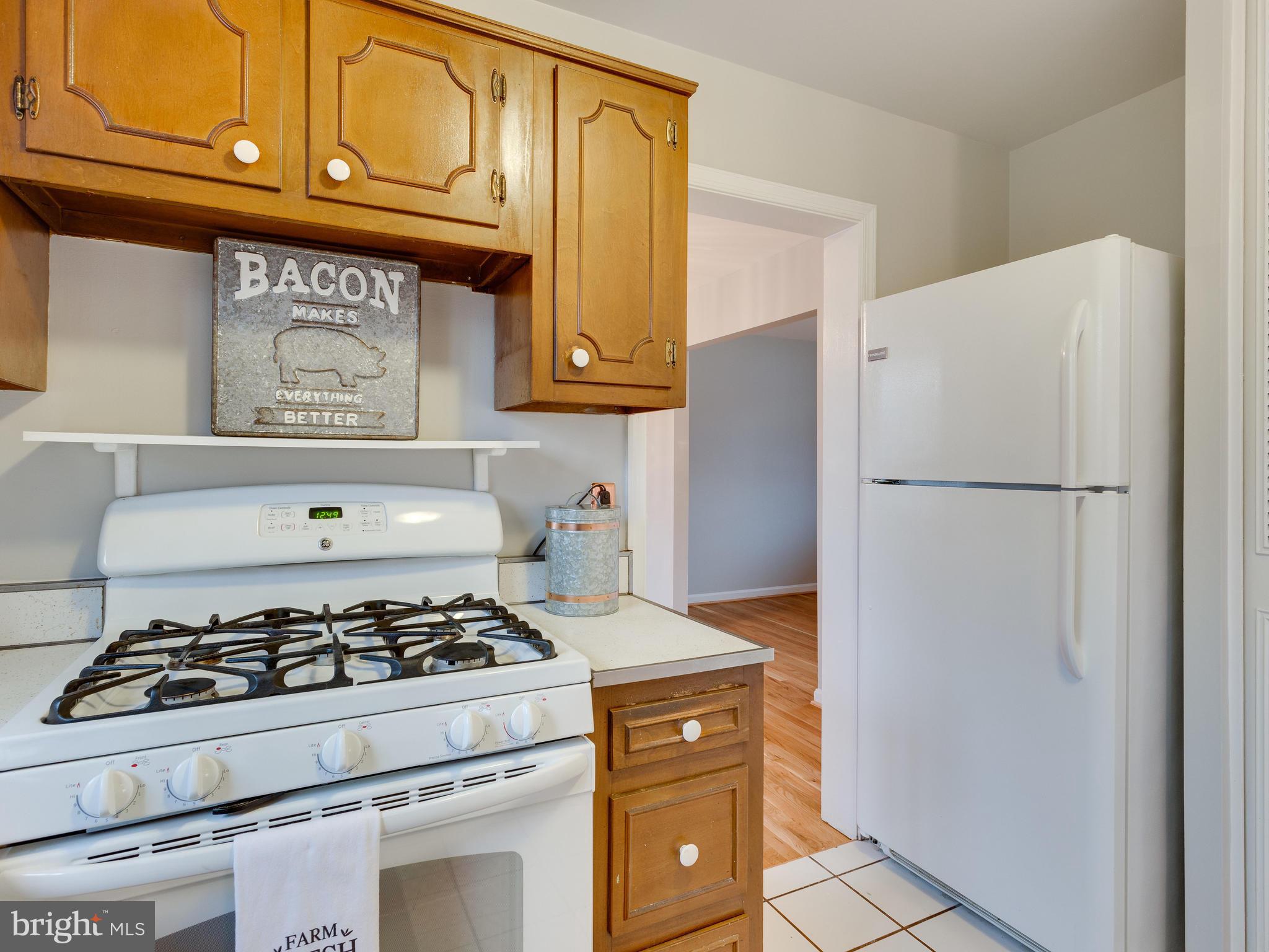 6903 Rolling Road Springfield, VA 22152 - Photo 8 of 29 Kitchen