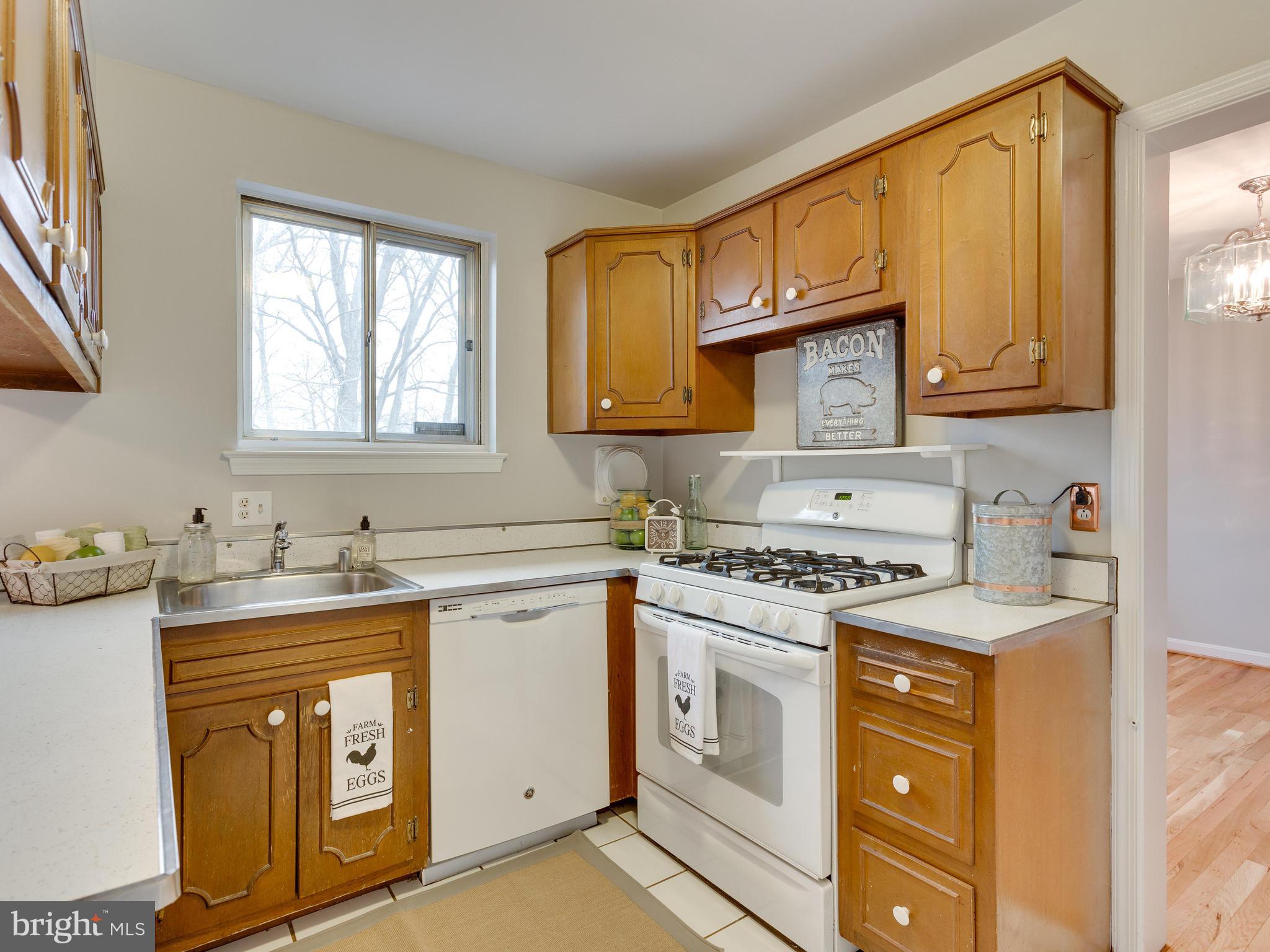 6903 Rolling Road Springfield, VA 22152 - Photo 9 of 29 Kitchen