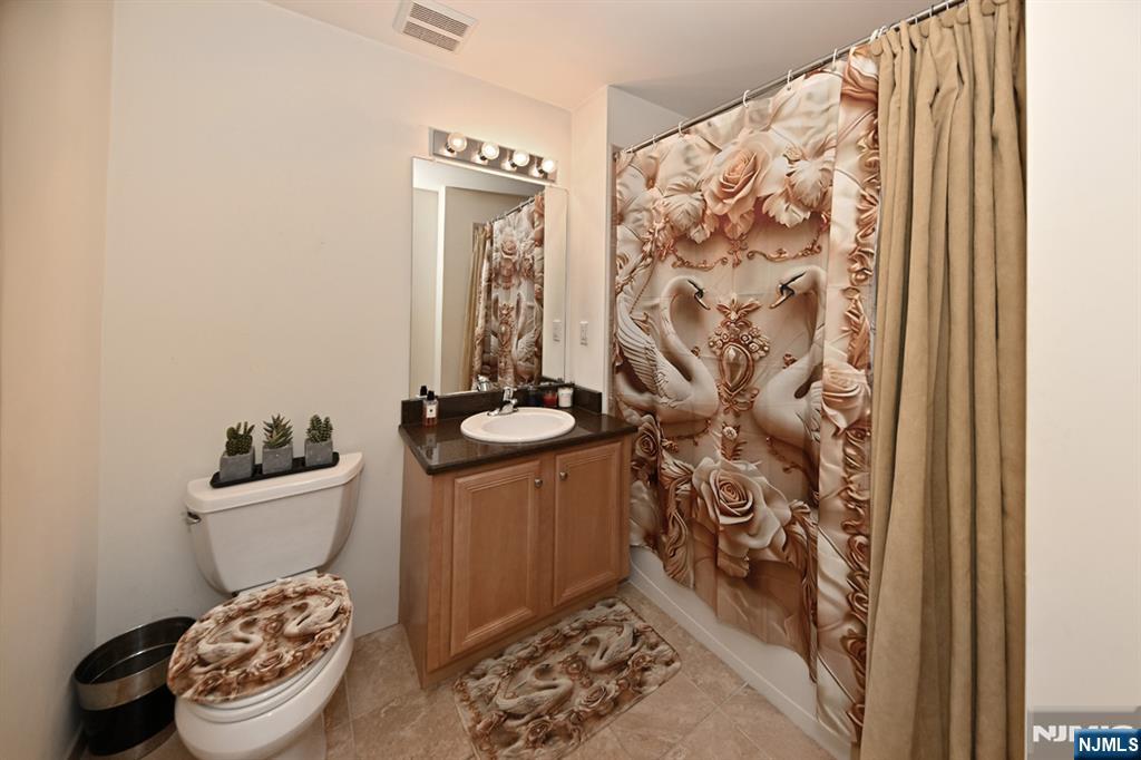 175 Rochelle Avenue, Unit 301 Rochelle Park, NJ 07662 - Photo 11 of 24