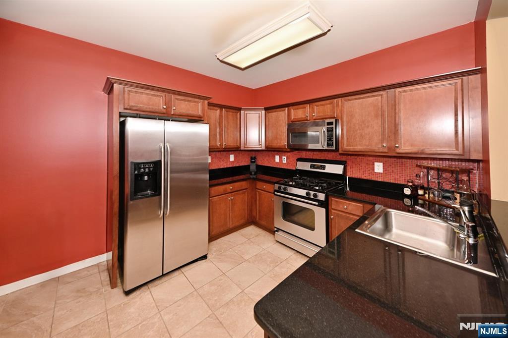175 Rochelle Avenue, Unit 301 Rochelle Park, NJ 07662 - Photo 13 of 24