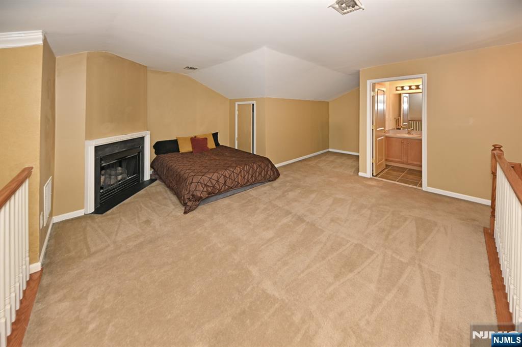 175 Rochelle Avenue, Unit 301 Rochelle Park, NJ 07662 - Photo 16 of 24