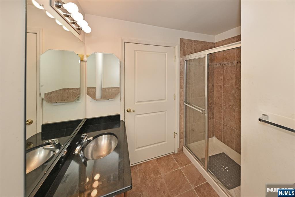 175 Rochelle Avenue, Unit 301 Rochelle Park, NJ 07662 - Photo 10 of 24