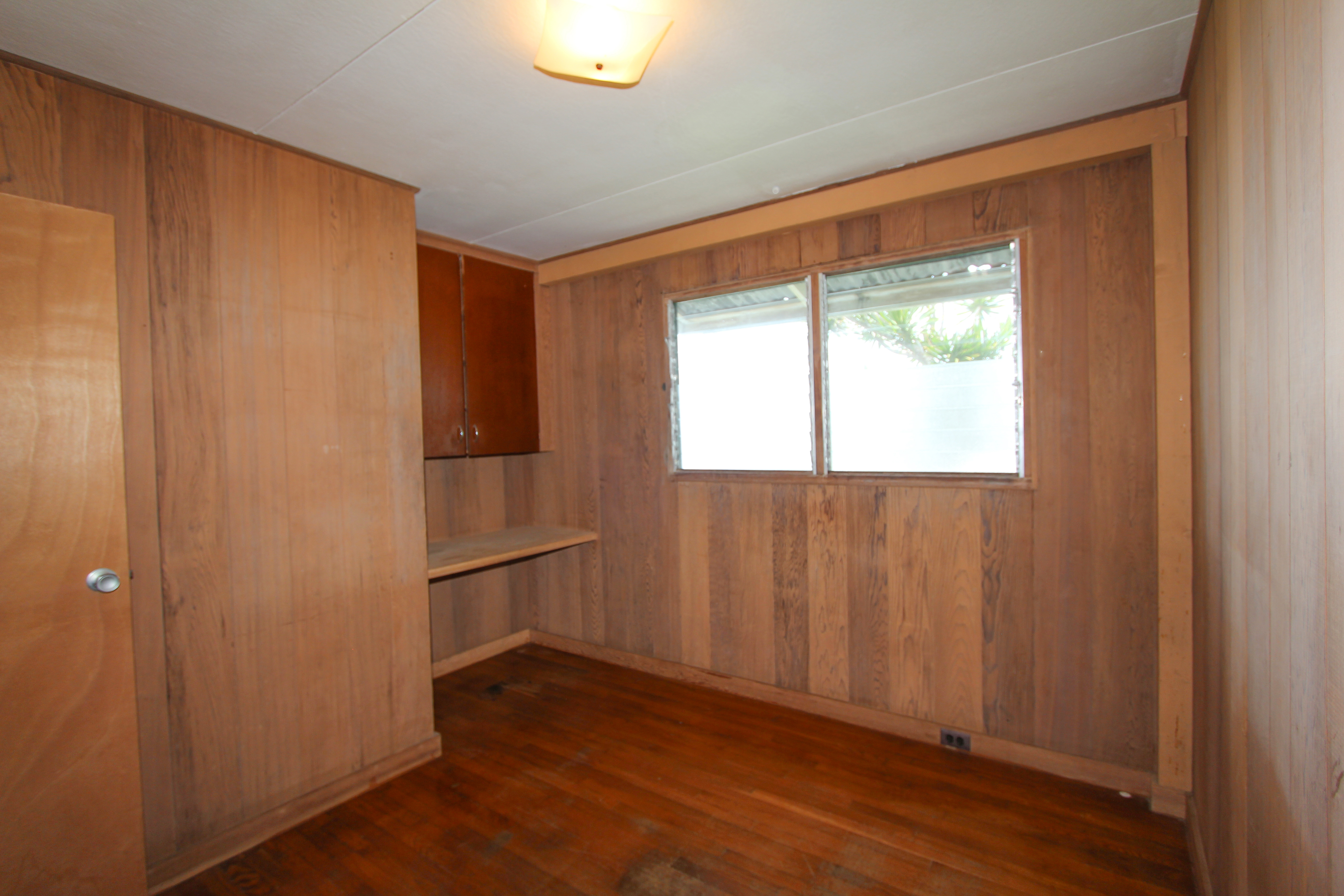 82-1025 Kinue Road Captain Cook, HI 96704 - Photo 8 of 12 a view of empty room with wooden floor and fan