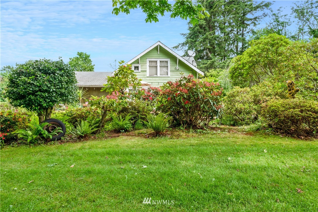 16825 Three Lakes Road Snohomish, WA 98290 - Photo 28 of 32 a view of a big yard in front of a house