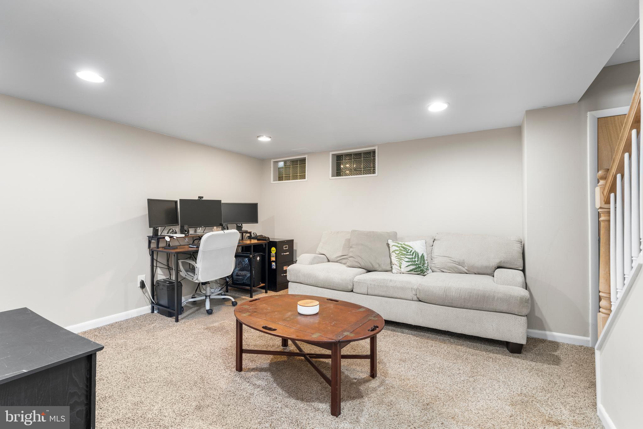 1606 Loch Ness Road Baltimore, MD 21286 - Photo 26 of 36 a living room with furniture