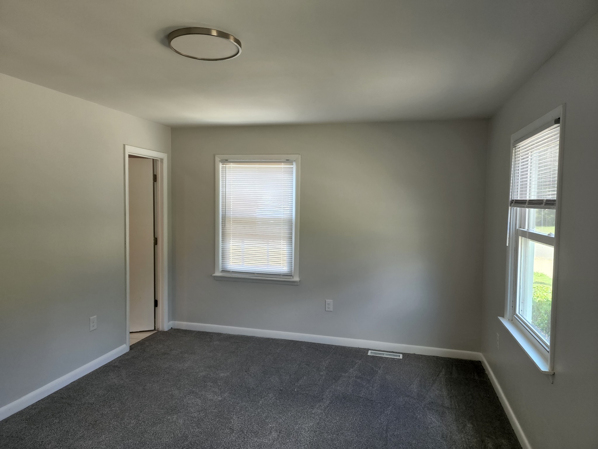 514 West Point Road Lawrenceburg, TN 38464 - Photo 13 of 25 an empty room with windows