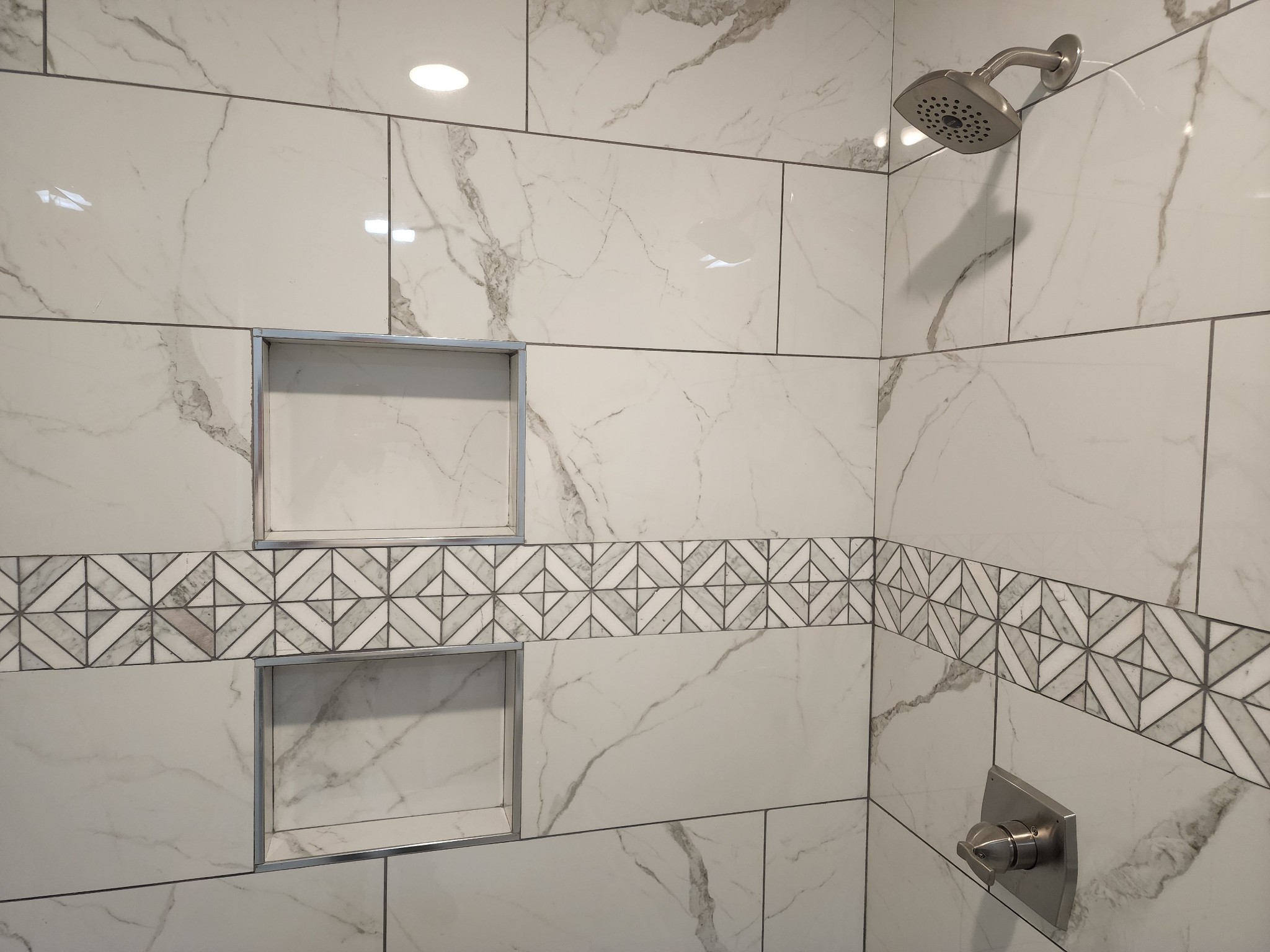 514 West Point Road Lawrenceburg, TN 38464 - Photo 15 of 25 a bathroom with a bathtub