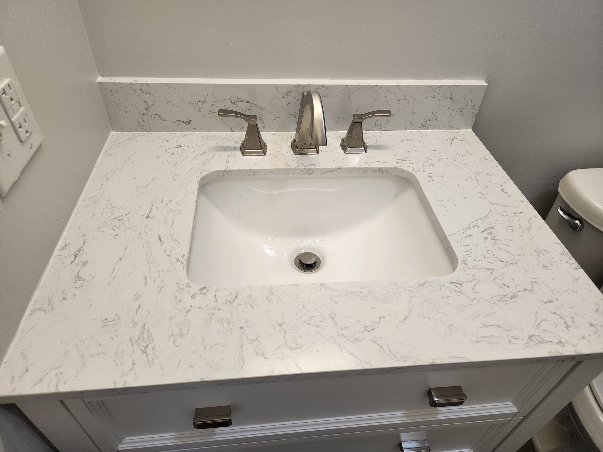 514 West Point Road Lawrenceburg, TN 38464 - Photo 17 of 25 a bathroom with a sink and vanity