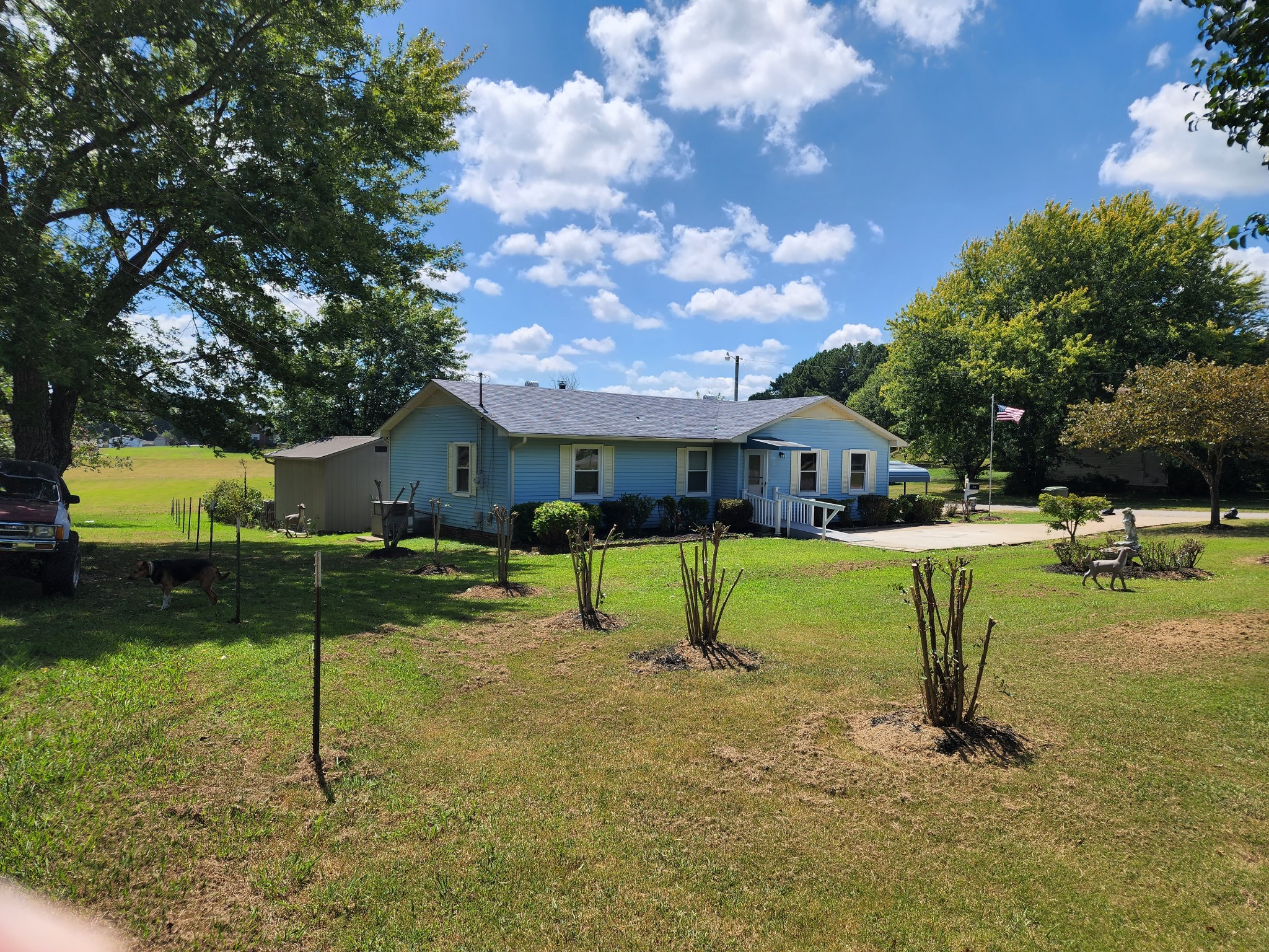 514 West Point Road Lawrenceburg, TN 38464 - Photo 2 of 25 a house view with a garden