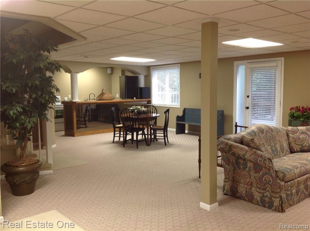1670 Chase Drive Rochester, MI 48307 - Photo 37 of 45 image.jpg