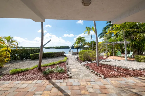 $2,950,000 | 149 Lake Road, Tavernier, FL 33070