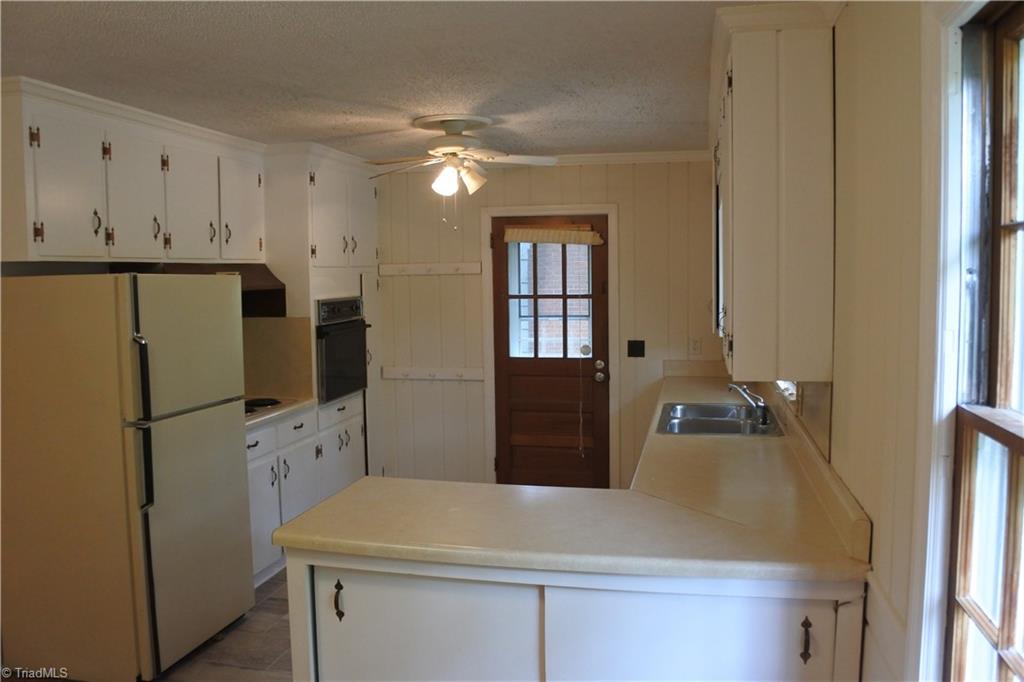 1523 Sharon Road Winston-Salem, NC 27103 - Photo 14 of 21 Gallery Image 14