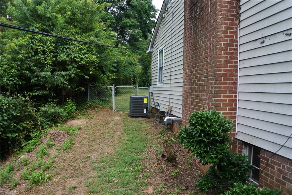 1523 Sharon Road Winston-Salem, NC 27103 - Photo 4 of 21 Gallery Image 4