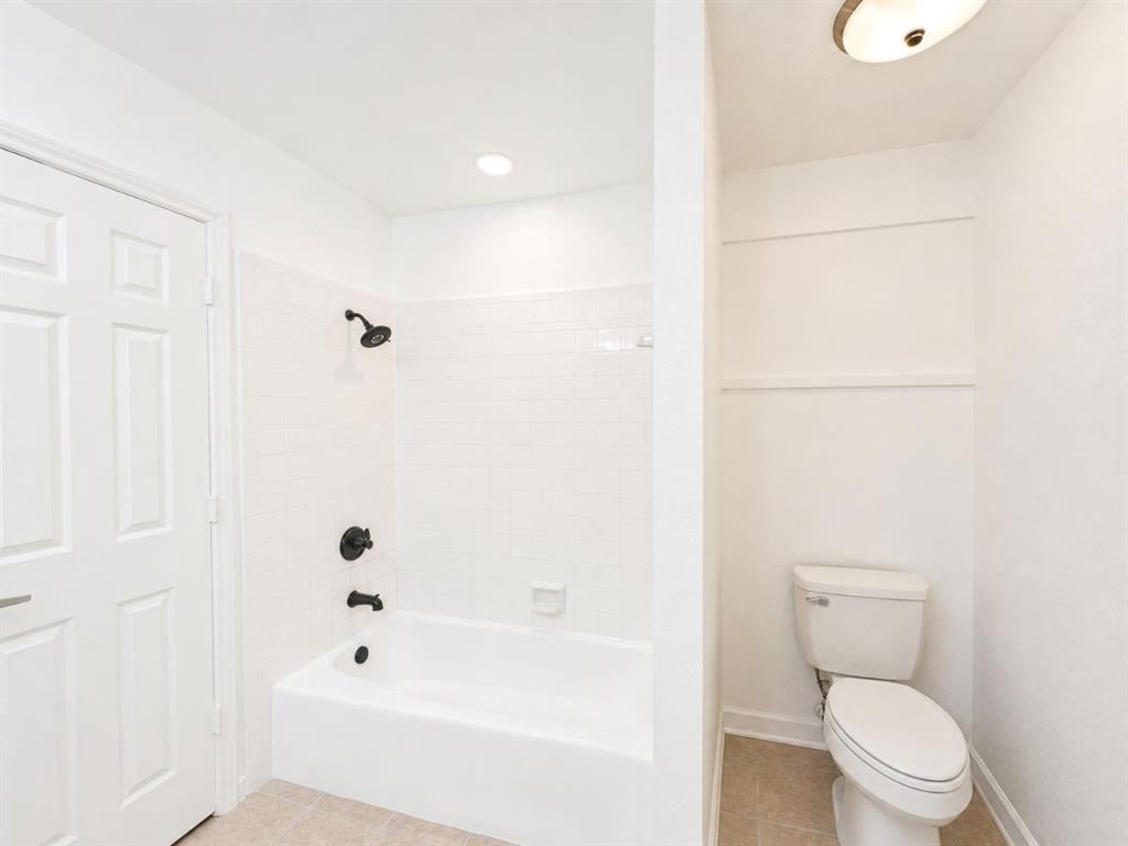 70 Legend Road Benbrook, TX 76132 - Photo 6 of 33 Gallery Image 6