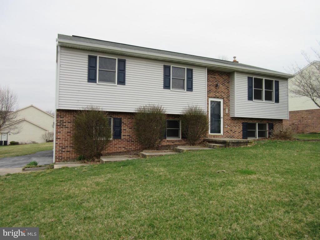 10 Brian Drive Lititz, PA 17543 - Photo 1 of 32