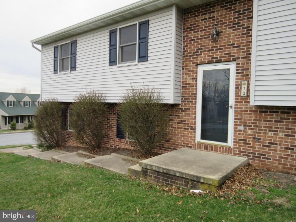 10 Brian Drive Lititz, PA 17543 - Photo 2 of 32
