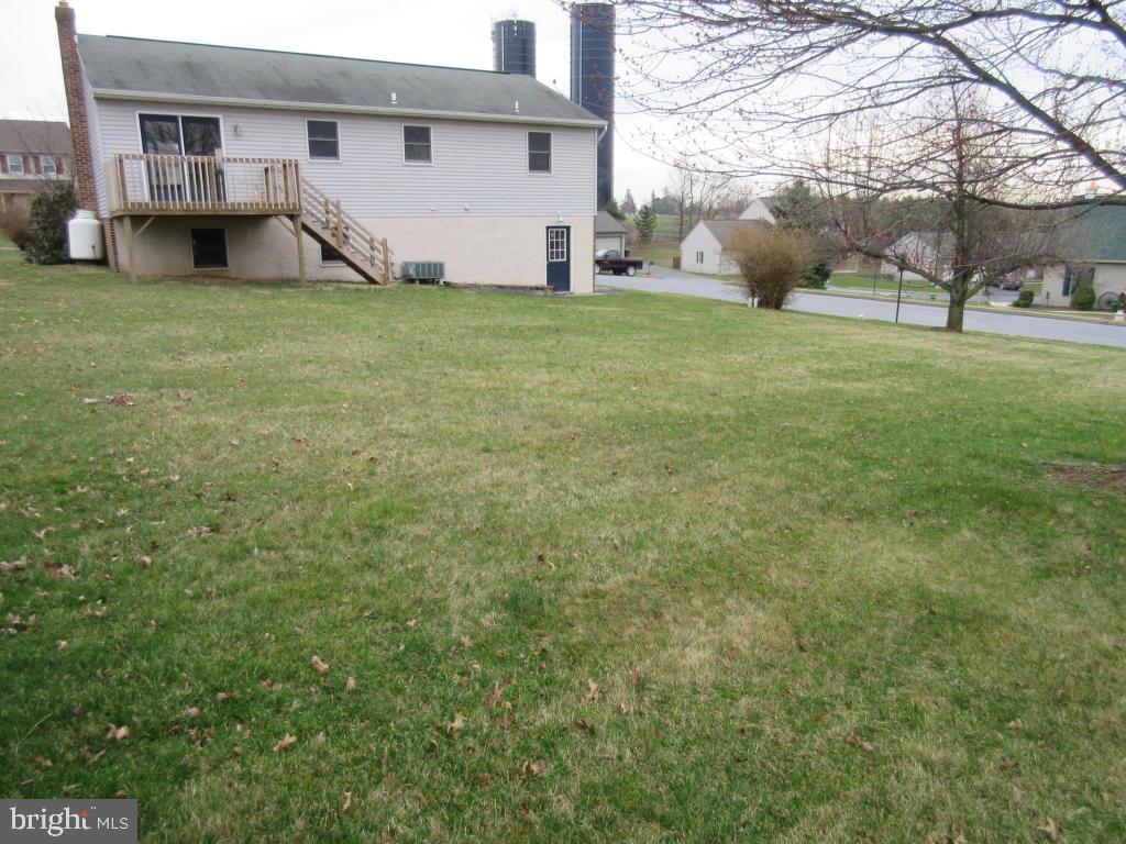 10 Brian Drive Lititz, PA 17543 - Photo 4 of 32