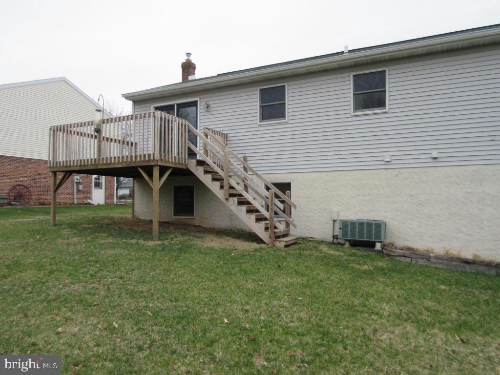 10 Brian Drive Lititz, PA 17543 - Photo 5 of 32