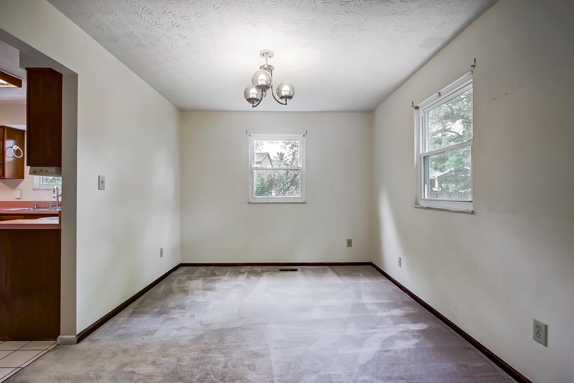 577 Rosehill Road Reynoldsburg, OH 43068 - Photo 12 of 51 012