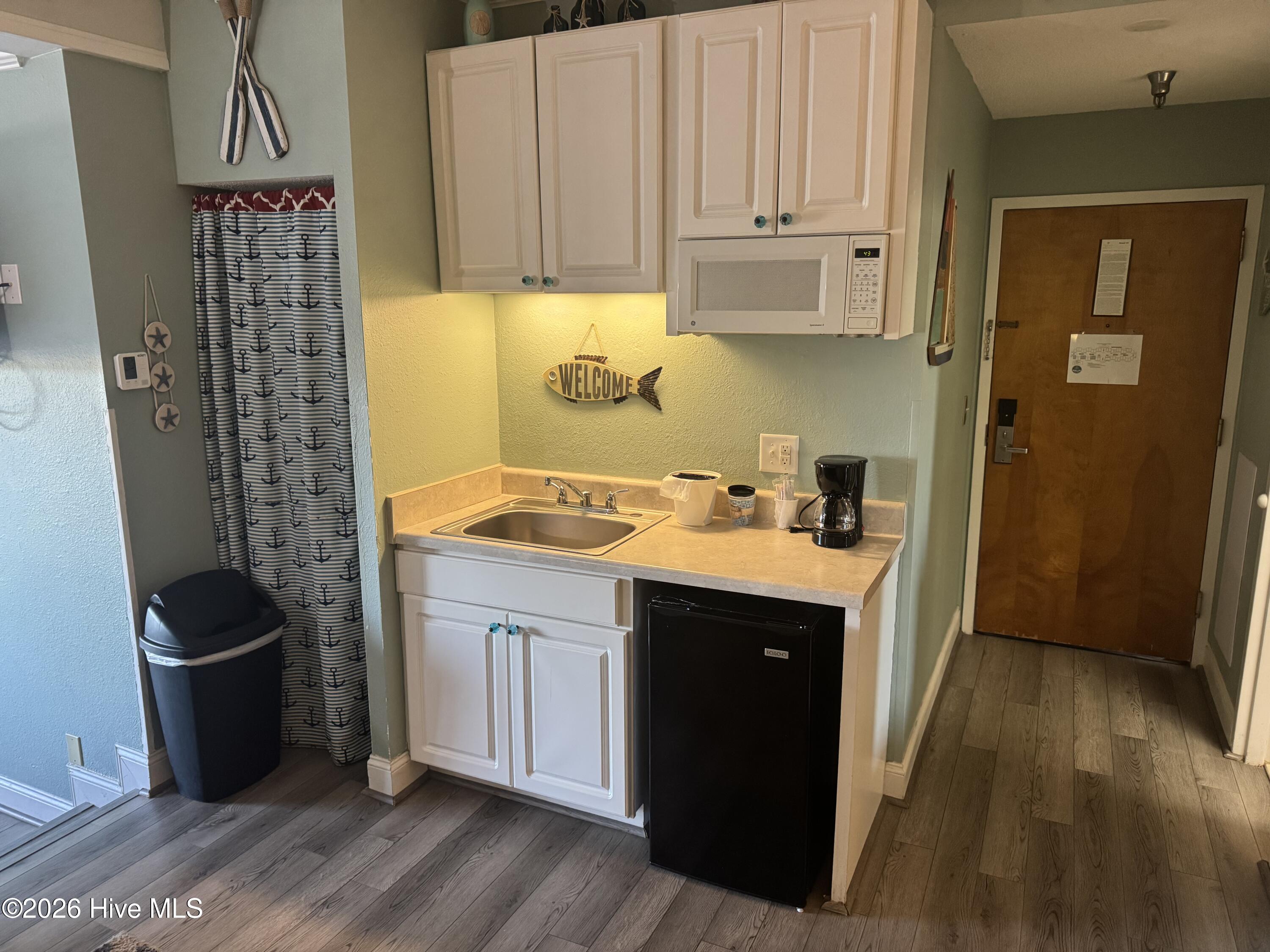 602 West Fort Macon Road, Unit 116 Atlantic Beach, NC 28512 - Photo 37 of 39 Kitchenette