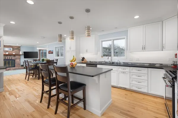 $649,000 | 208 South Birchwood Drive, Naperville, IL 60540