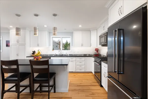 $649,000 | 208 South Birchwood Drive, Naperville, IL 60540