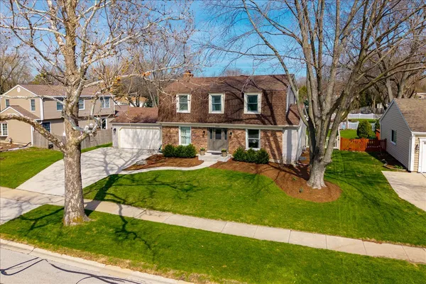 $649,000 | 208 South Birchwood Drive, Naperville, IL 60540