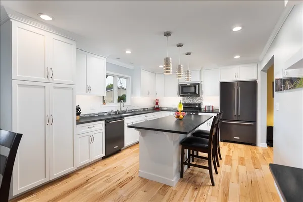 $649,000 | 208 South Birchwood Drive, Naperville, IL 60540