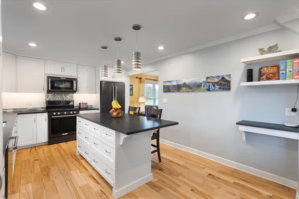 $649,000 | 208 South Birchwood Drive, Naperville, IL 60540