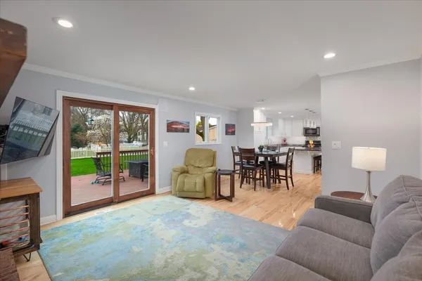 $649,000 | 208 South Birchwood Drive, Naperville, IL 60540